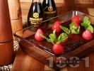 Рецепта Шоколадов сладкиш с пресни ягоди и какаова глазура